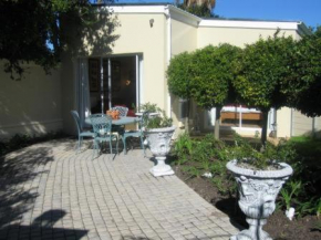 Гостиница Navona Constantia Guest Cottage  Соутхерн Субурбс